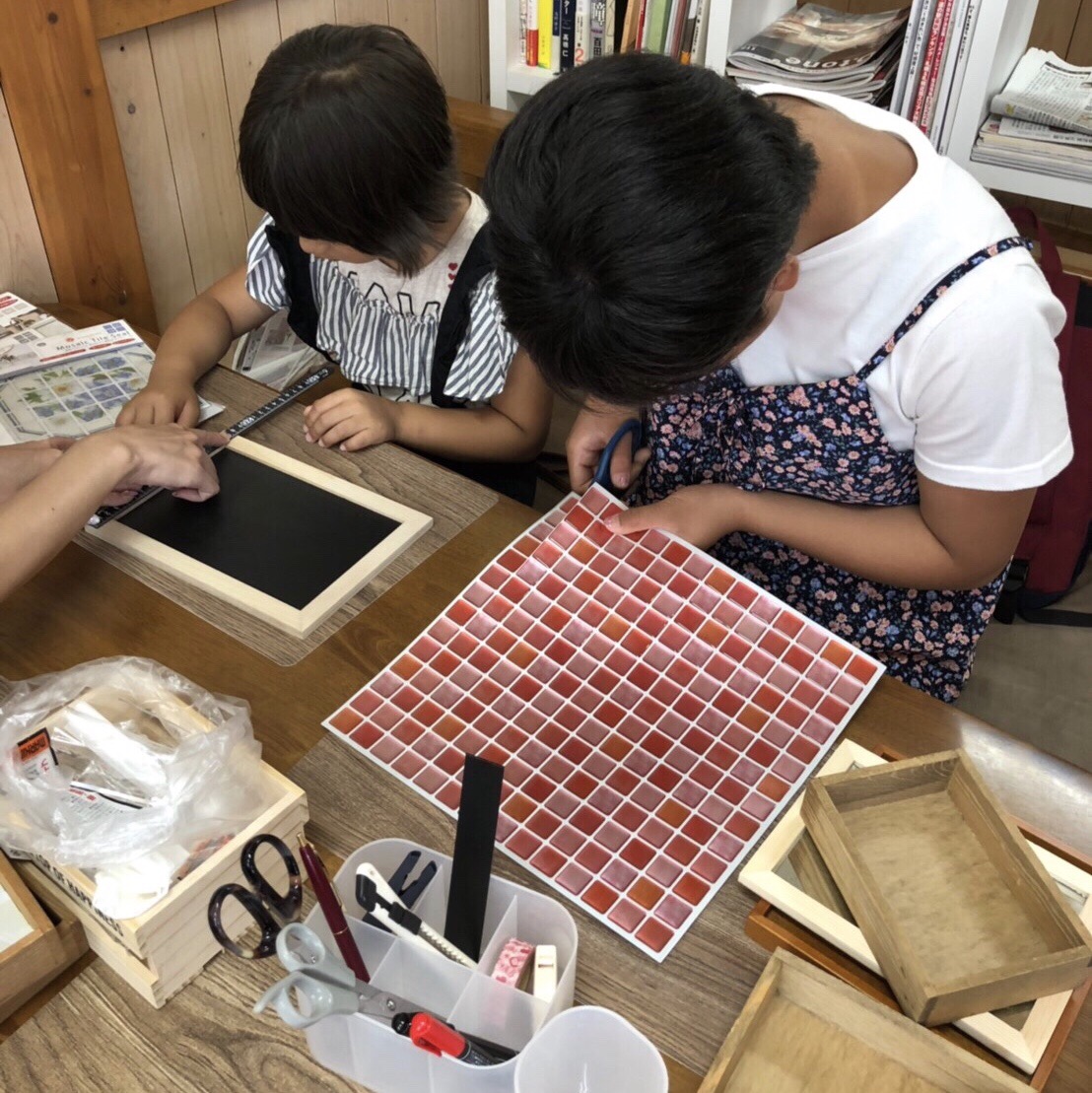 モザイクタイルシール　イベント　制作風景