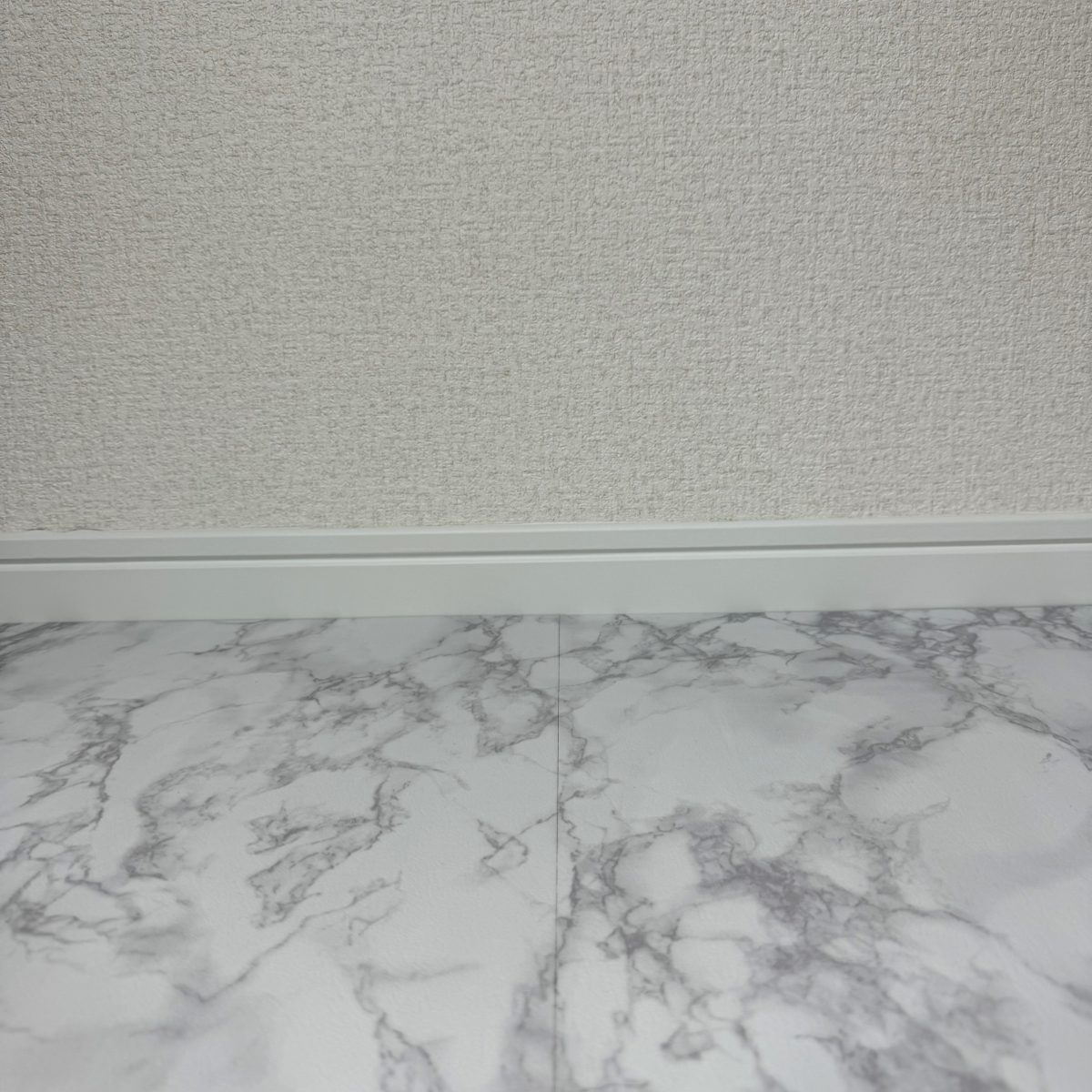 巾木テープ 貼り方 フロアタイル